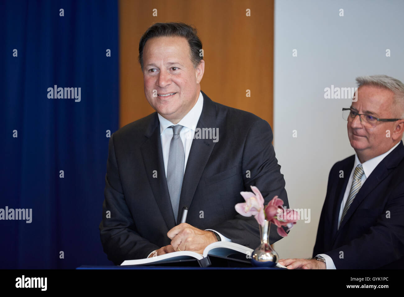 Le Secrétaire général de l'ONU (pas vu), Ban Ki-moon, a rencontré aujourd'hui M. Juan Carlos Varela Rodriguez, président, République du Panama. (Photo byMark J Sullivan/Pacific Press) Banque D'Images