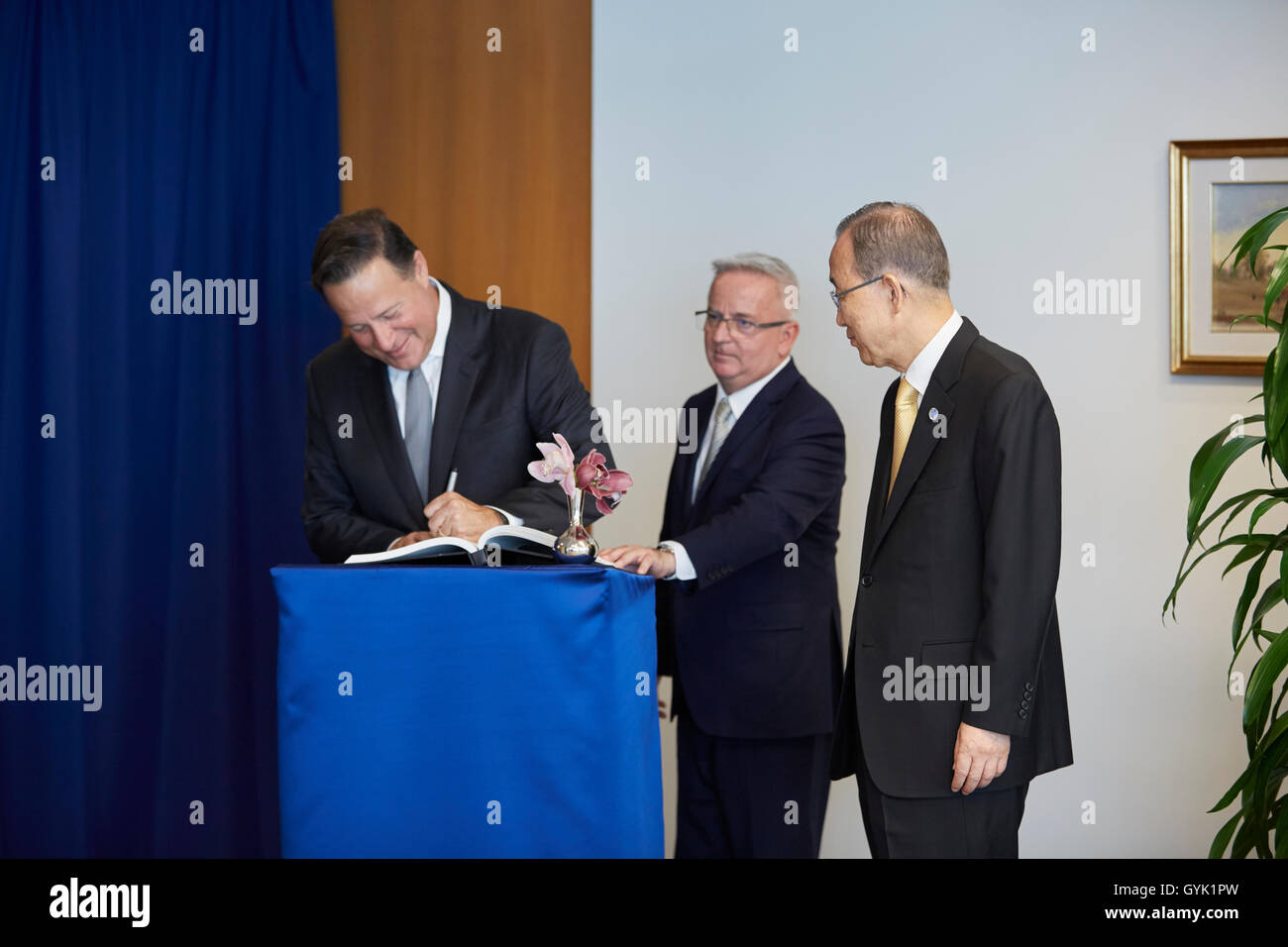 Le Secrétaire Général des Nations Unies (R), Ban Ki-moon, a rencontré aujourd'hui (L) M. Juan Carlos Varela Rodriguez, président, République du Panama. (Photo byMark J Sullivan/Pacific Press) Banque D'Images