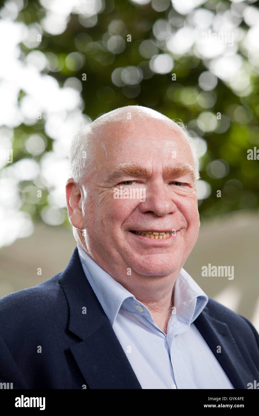 Sir Lawrence Freedman, professeur émérite d'études sur la guerre et l'auteur, à l'Edinburgh International Book Festival. Edimbourg, Ecosse. 24 août 2016 Banque D'Images