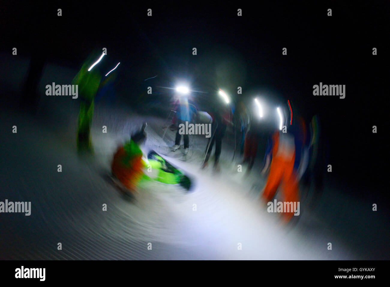Snowboard de nuit, France, Savoie, La Plagne Banque D'Images