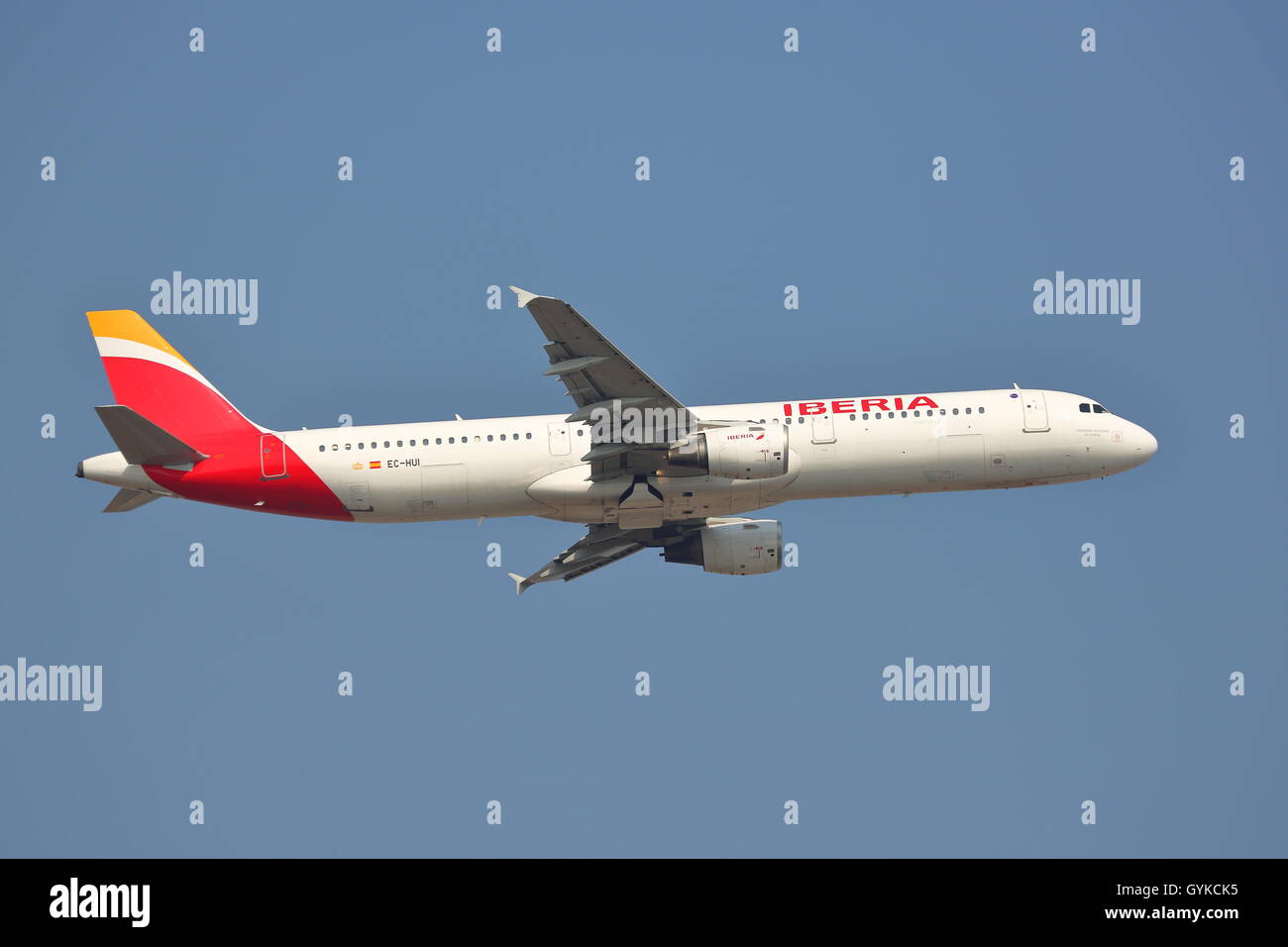 Airbus A321-212 d'Iberia EC-hui, au départ de l'aéroport de Heathrow, Londres Banque D'Images