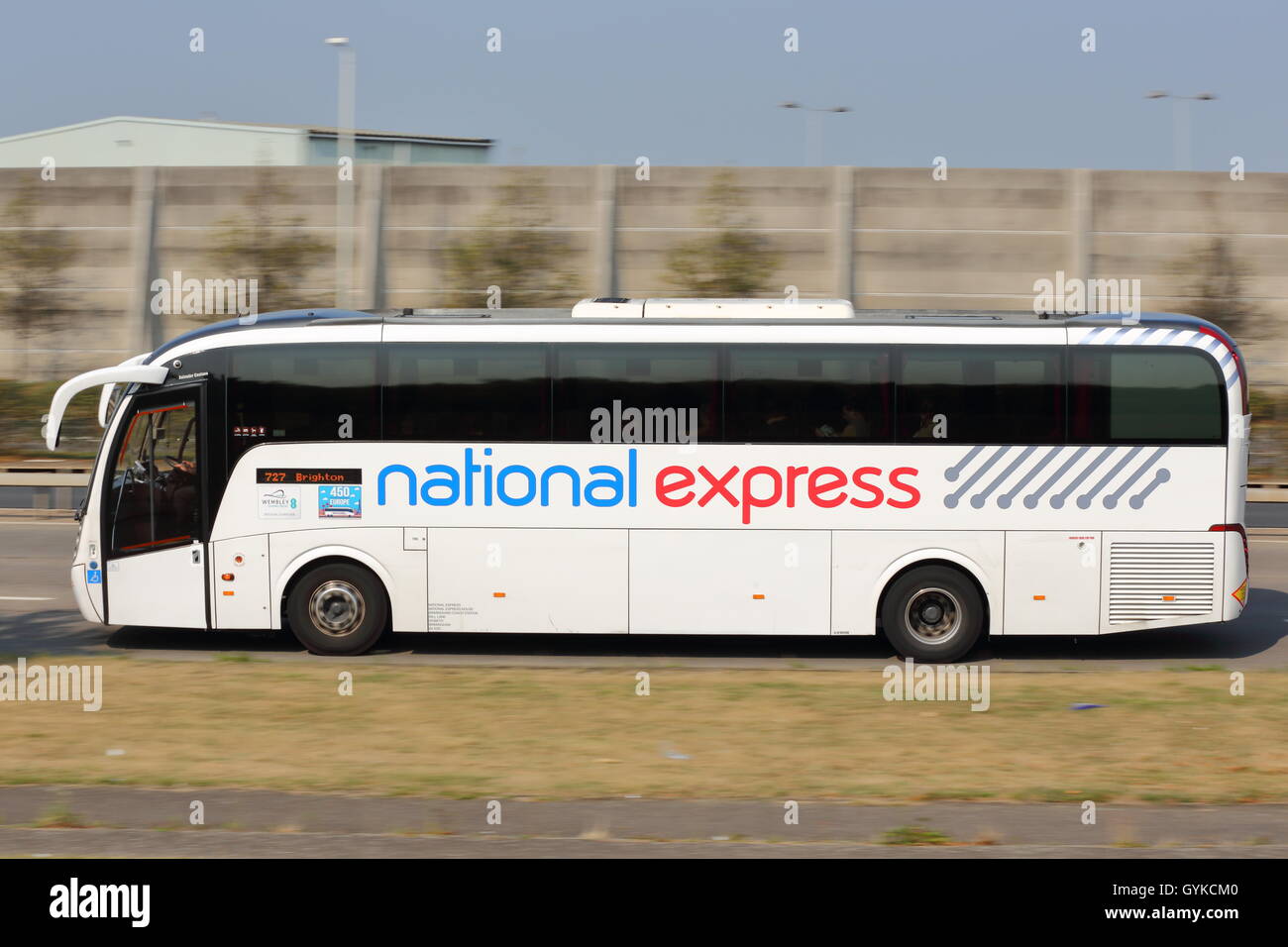 National Express Coach près de l'aéroport d'Heathrow Banque D'Images