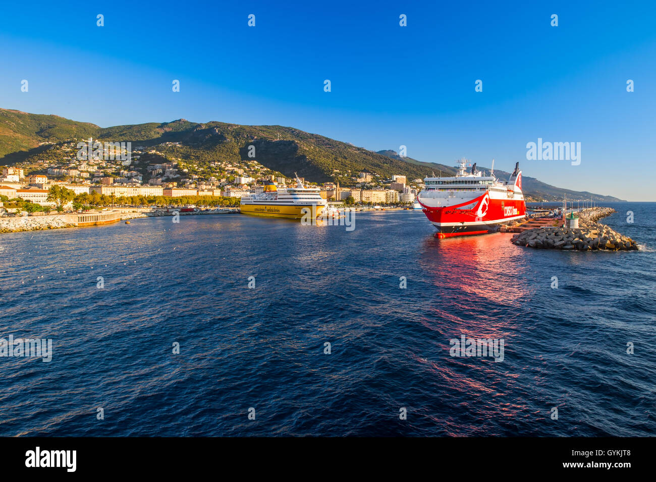 Corse Ferry terminal dans le port de Bastia, France, Europe Banque D'Images
