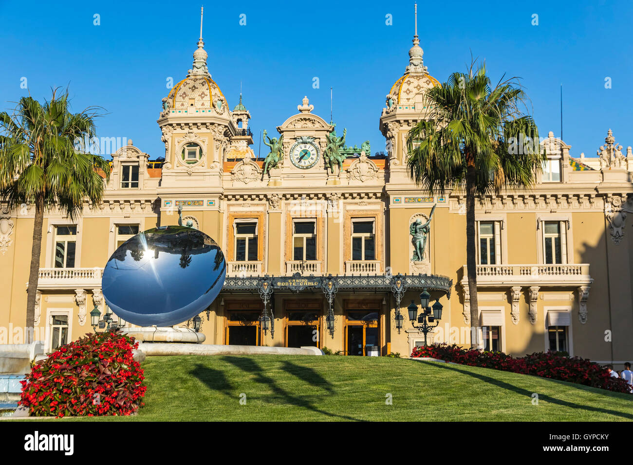 Vue sur la façade du Grand Casino de Monte Carlo, Monaco Banque D'Images
