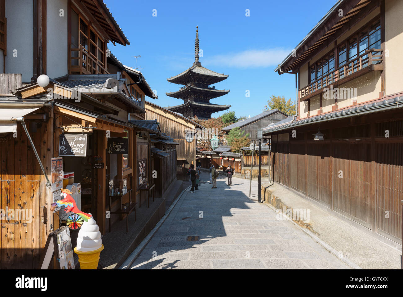Kyoto, Japon - Nov 6, 2015 : Vue de la Pagode Yasaka à l'entendre de la district de Gion à Kyoto, au Japon. Banque D'Images