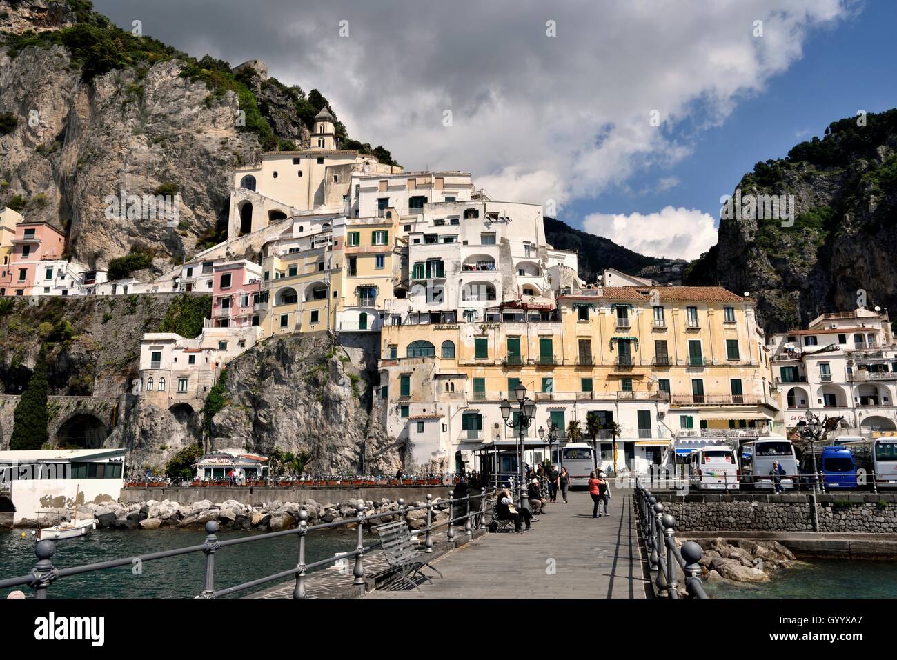 Vue d'Amalfi, Côte Amalfitaine, Costiera Amalfitana, Province de Salerne, Campanie, Italie Banque D'Images