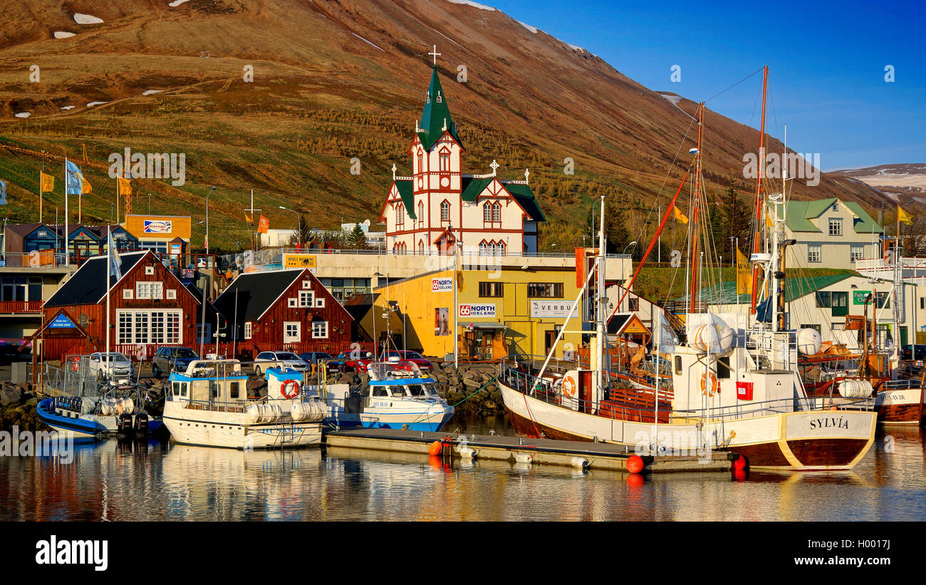 Les chalutiers de pêche dans le port, l'Islande, Husavik Banque D'Images