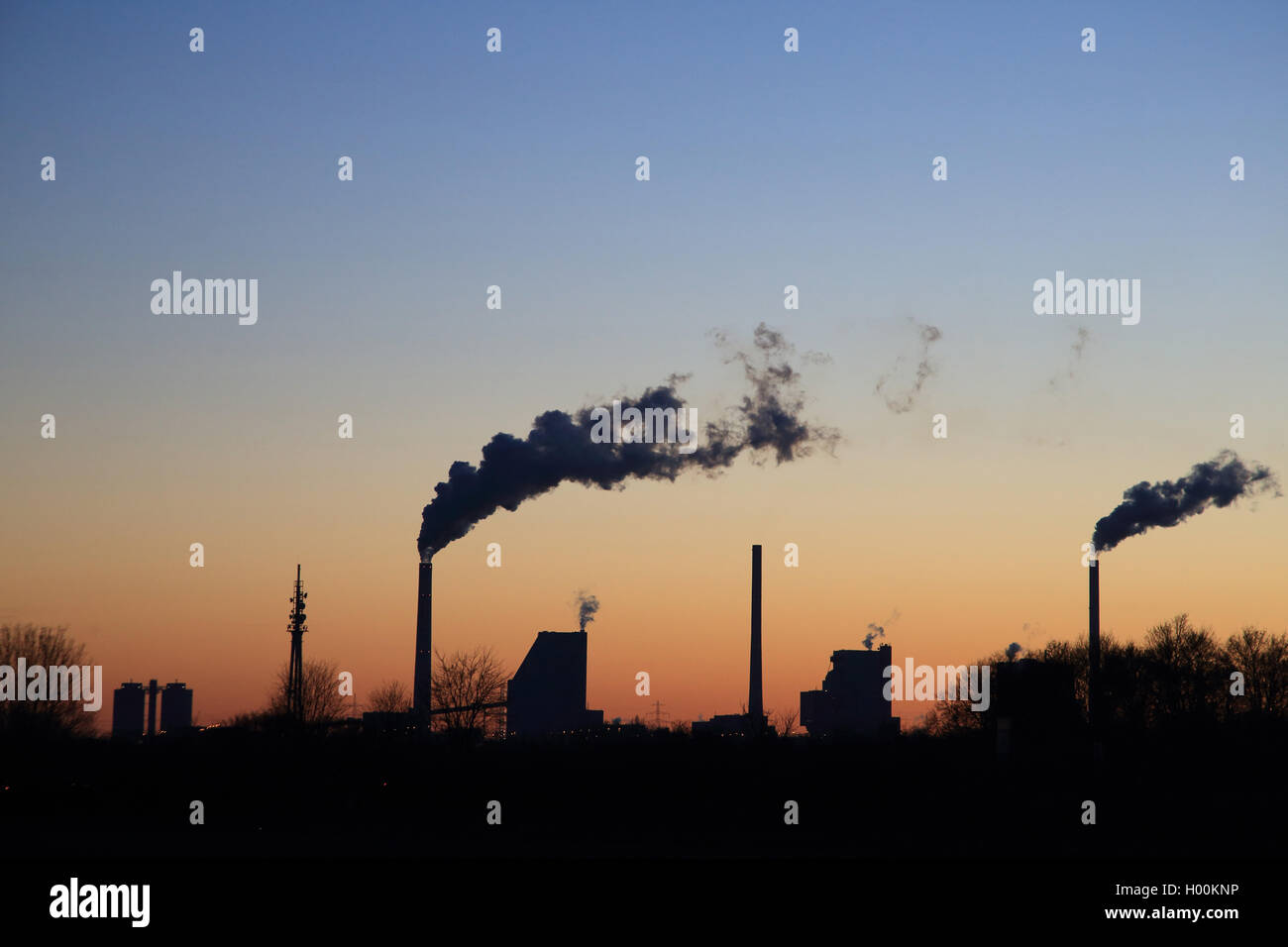 Centrale à charbon Mannheim au coucher du soleil, de l'Allemagne, Bade-Wurtemberg Banque D'Images