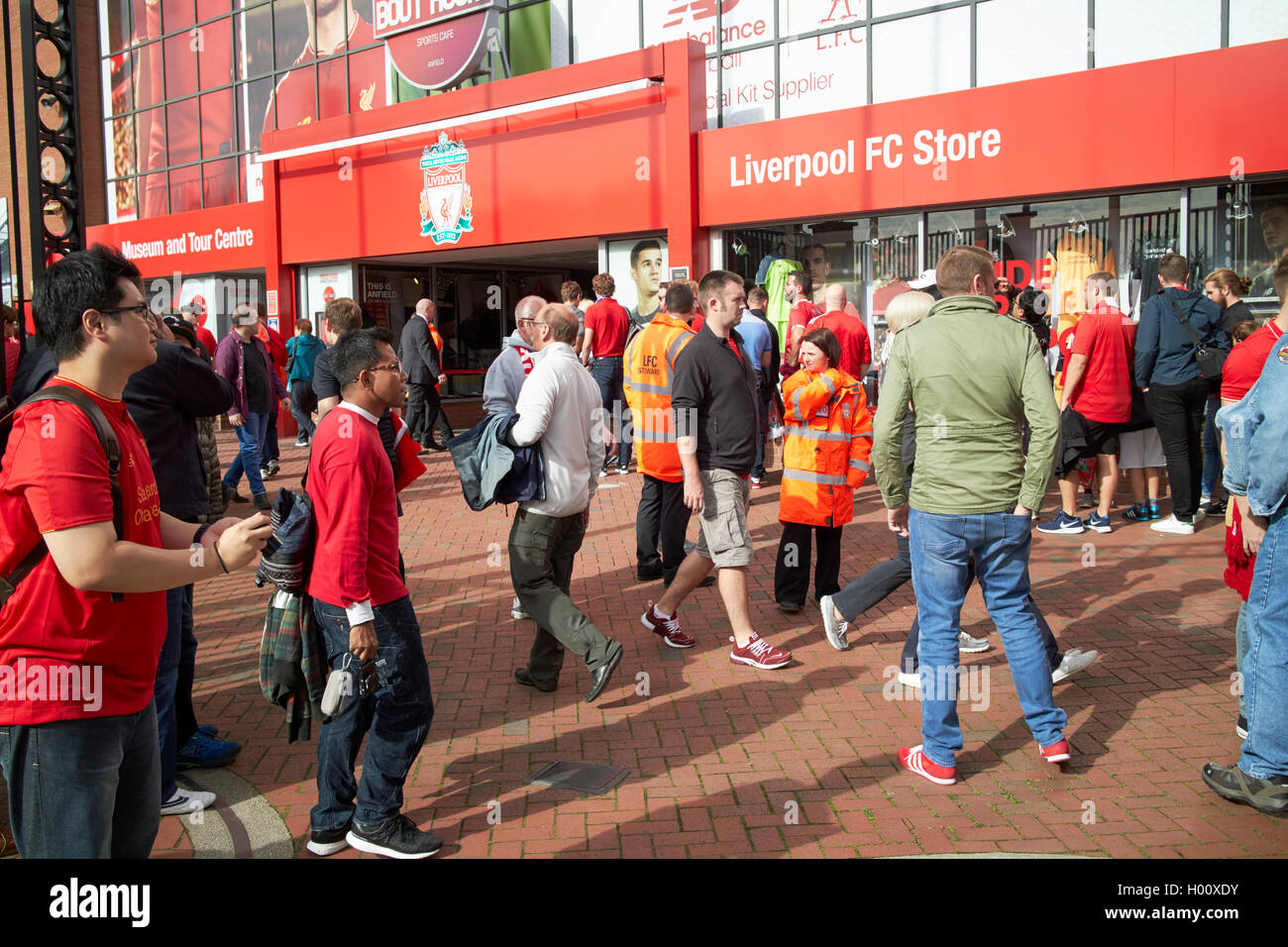 Musée et l'entrée du magasin officiel du stade d'Anfield Liverpool FC Liverpool Merseyside UK Banque D'Images