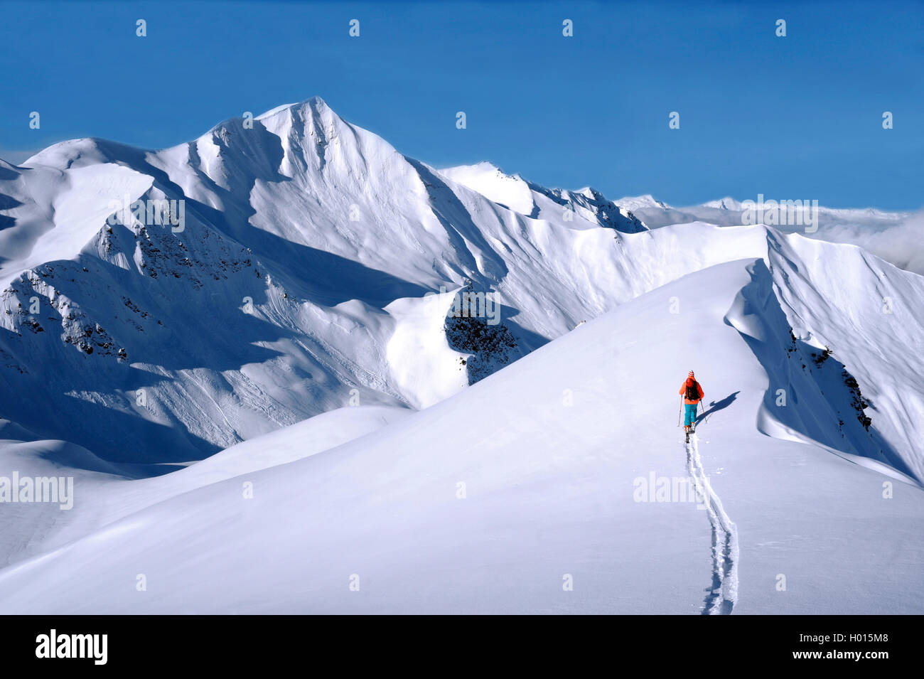 Le ski de randonnée en montagne enneigée paysages, Mont Jovet en arrière-plan, France, Savoie, Canaries, La Plagne Banque D'Images