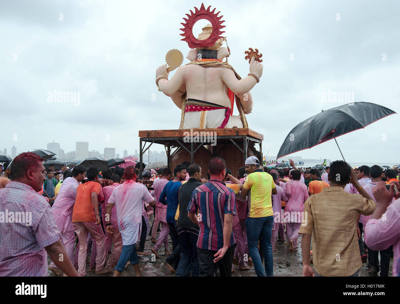 L'image de Ganpati Visarjan à Girgaum chowpatty, Mumbai, Maharashtra, Inde Banque D'Images