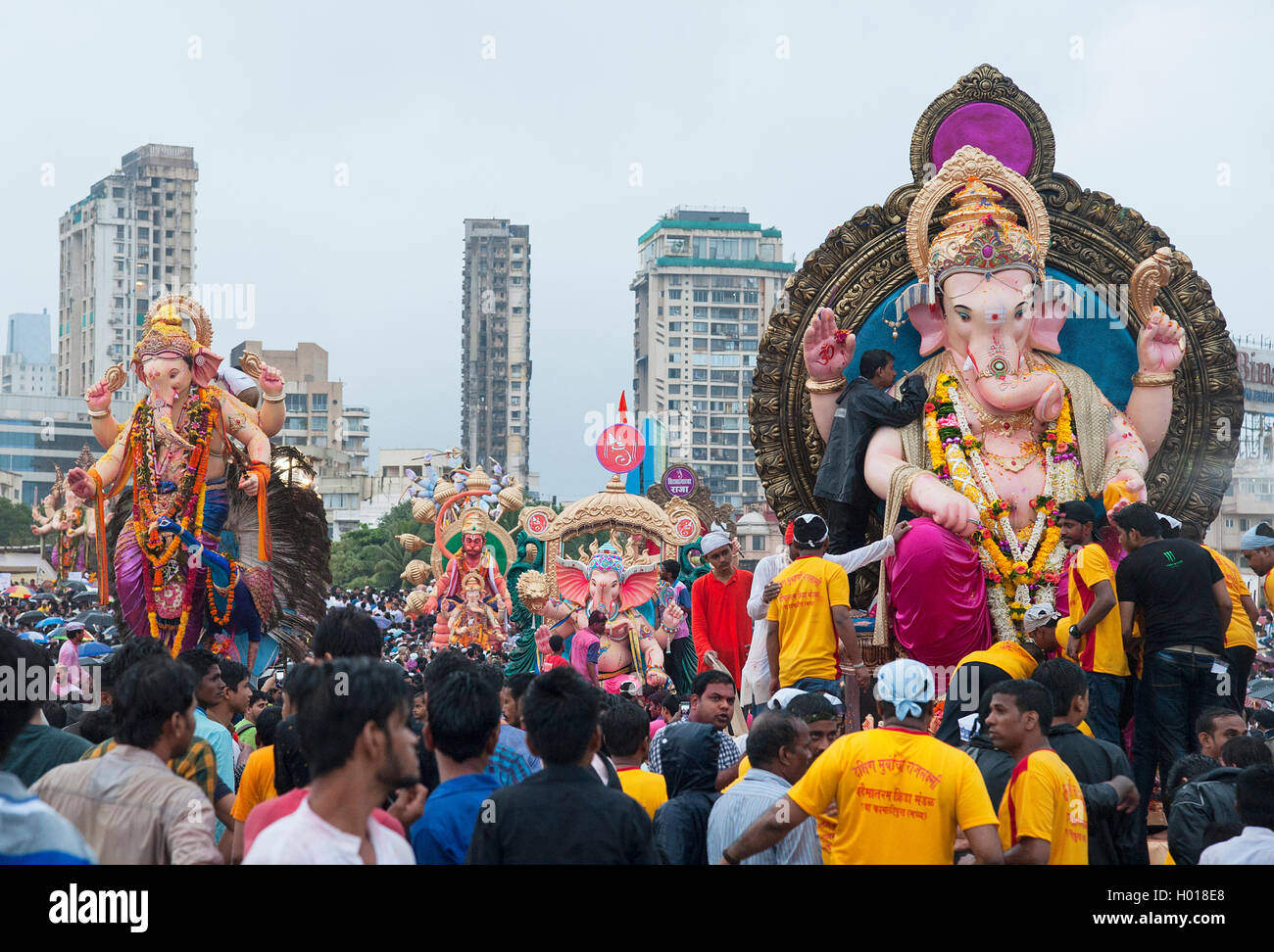 L'image de Ganpati Visarjan à Girgaum chowpatty, Mumbai, Maharashtra, Inde Banque D'Images