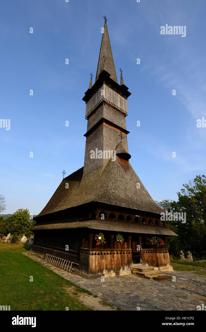 L'une des plus hautes églises en bois dans l'Europe en Roumanie, le Maramures, Surdesti Banque D'Images