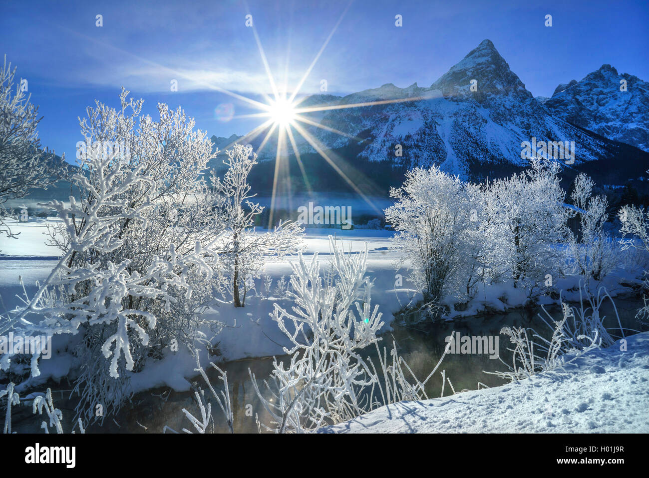 Au lever du soleil, Sonnenspitze Ehrwalder vu de Kessel, l'Autriche, Tyrol, Zugspitzgebiet Banque D'Images