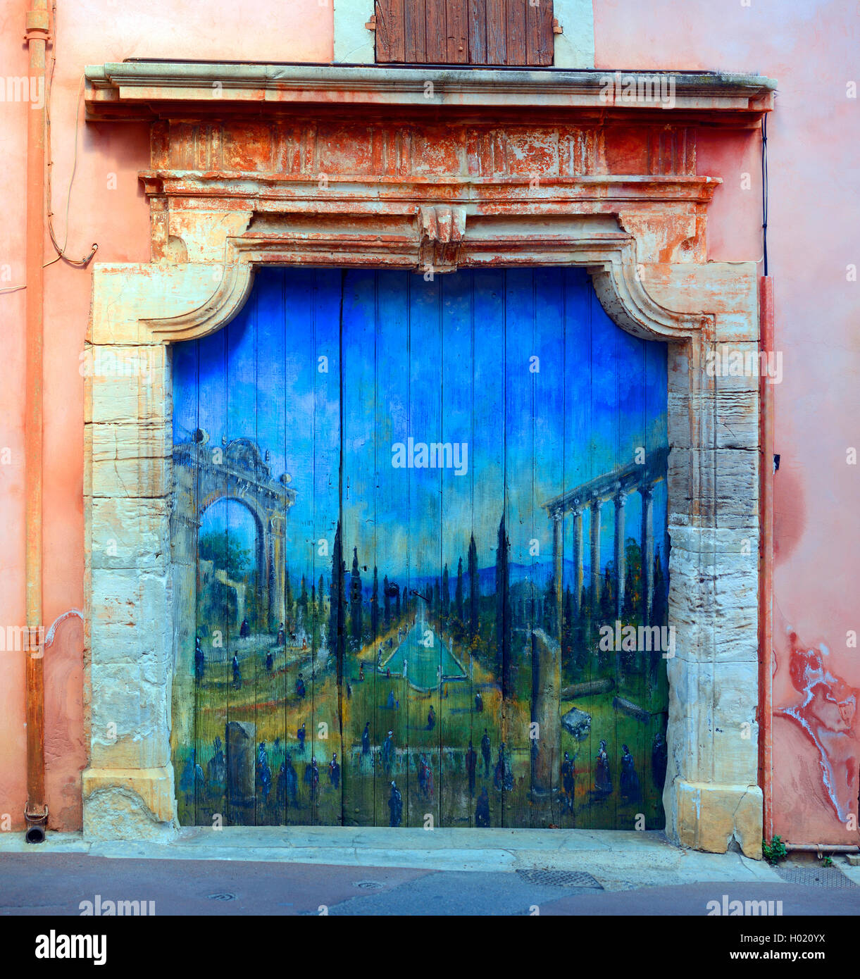 Vieille porte peinte, France, Provence, Luberon, Roussillon Banque D'Images