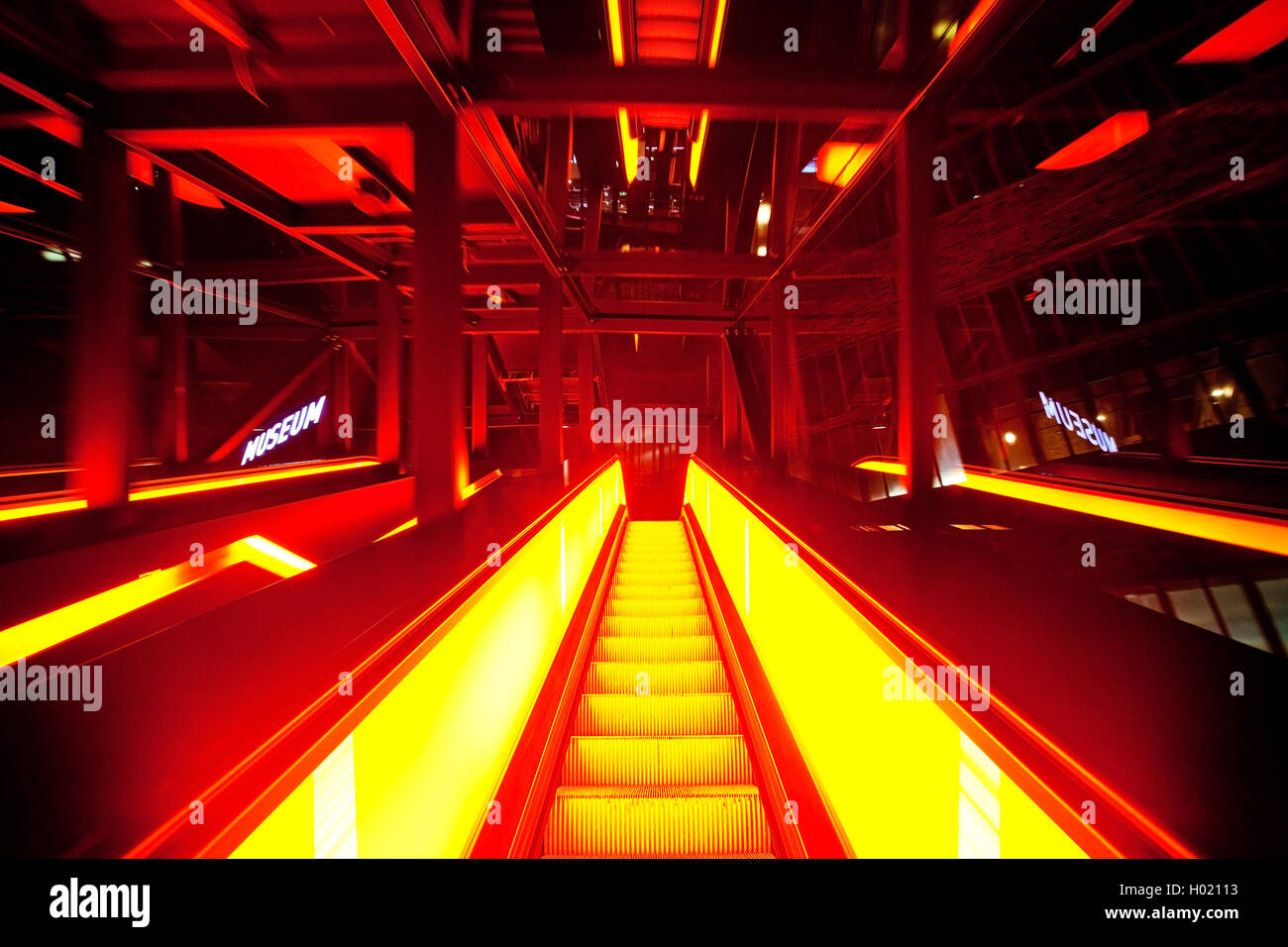 Passerelle d'illuminés, Musée de la Ruhr, Allemagne, Zollverein en Rhénanie du Nord-Westphalie, région de la Ruhr, à Essen Banque D'Images