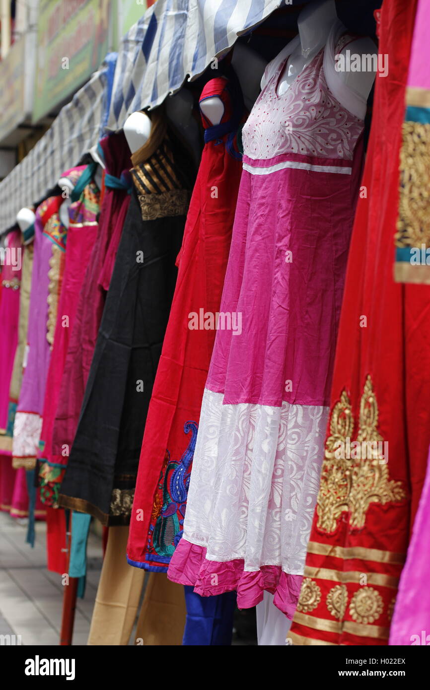 Bloquer la vente de robes femmes style indien Banque D'Images