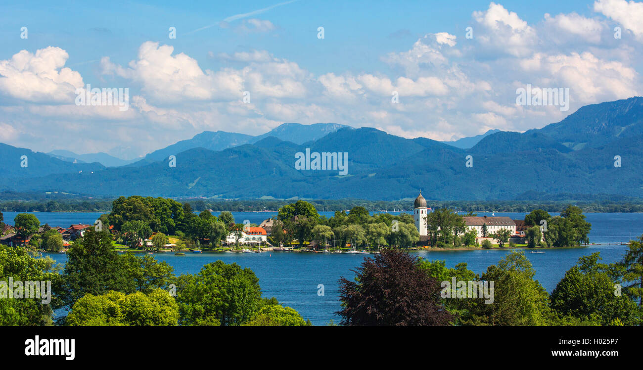 Le lac de Chiemsee avec couvent sur l'île Fraueninsel, Allemagne, Bavière, le lac de Chiemsee, Frauenchiemsee Banque D'Images