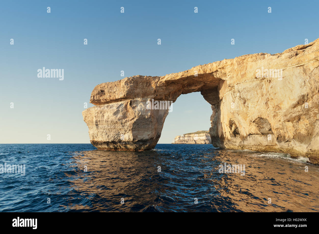 Fenêtre d'azur, le calcaire arche naturelle sur l'île de Gozo, Malte. Banque D'Images