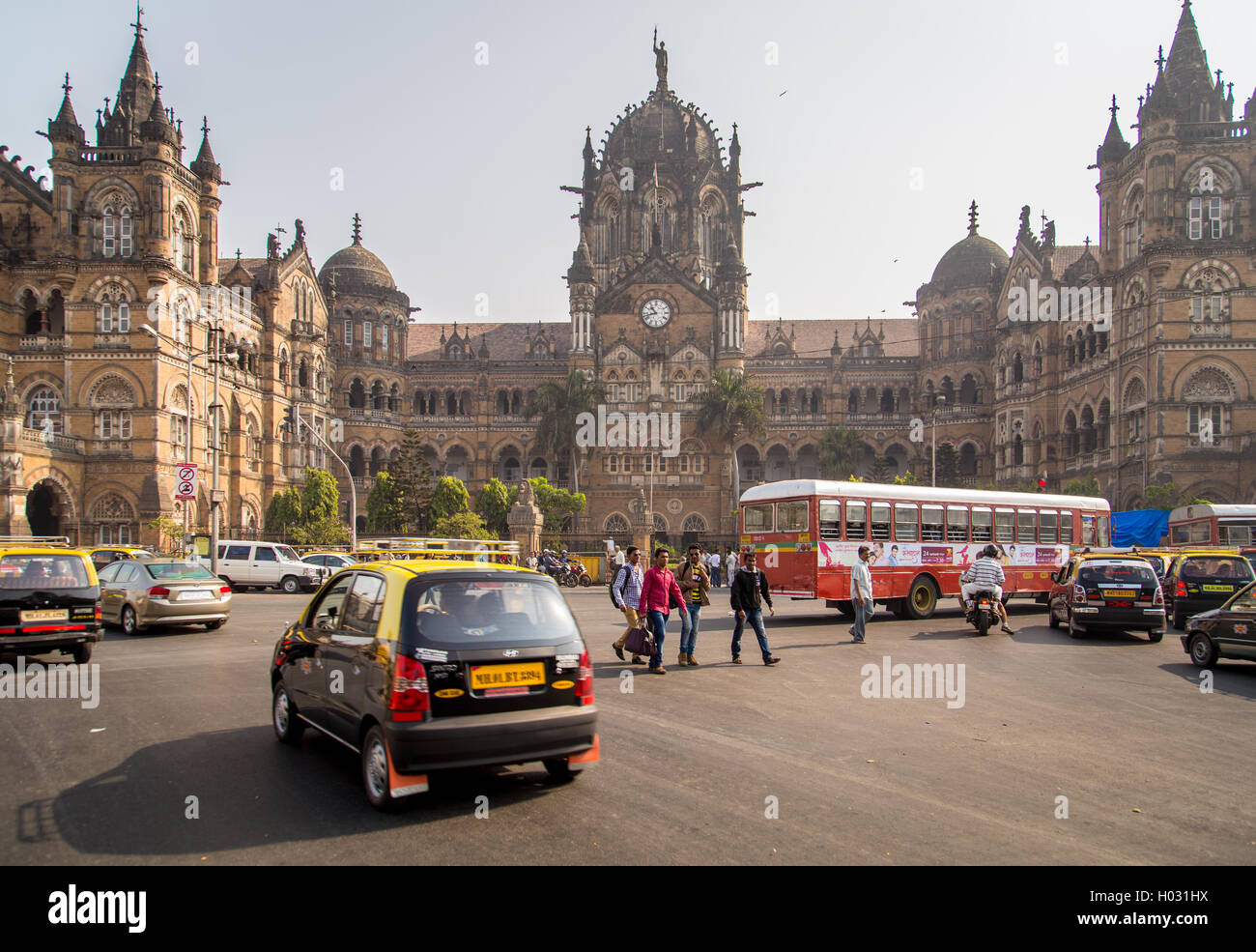 MUMBAI, INDE - 17 janvier 2015 : La gare Chhatrapati Shivaji est un site classé au patrimoine mondial et gare ferroviaire historique. Il s Banque D'Images
