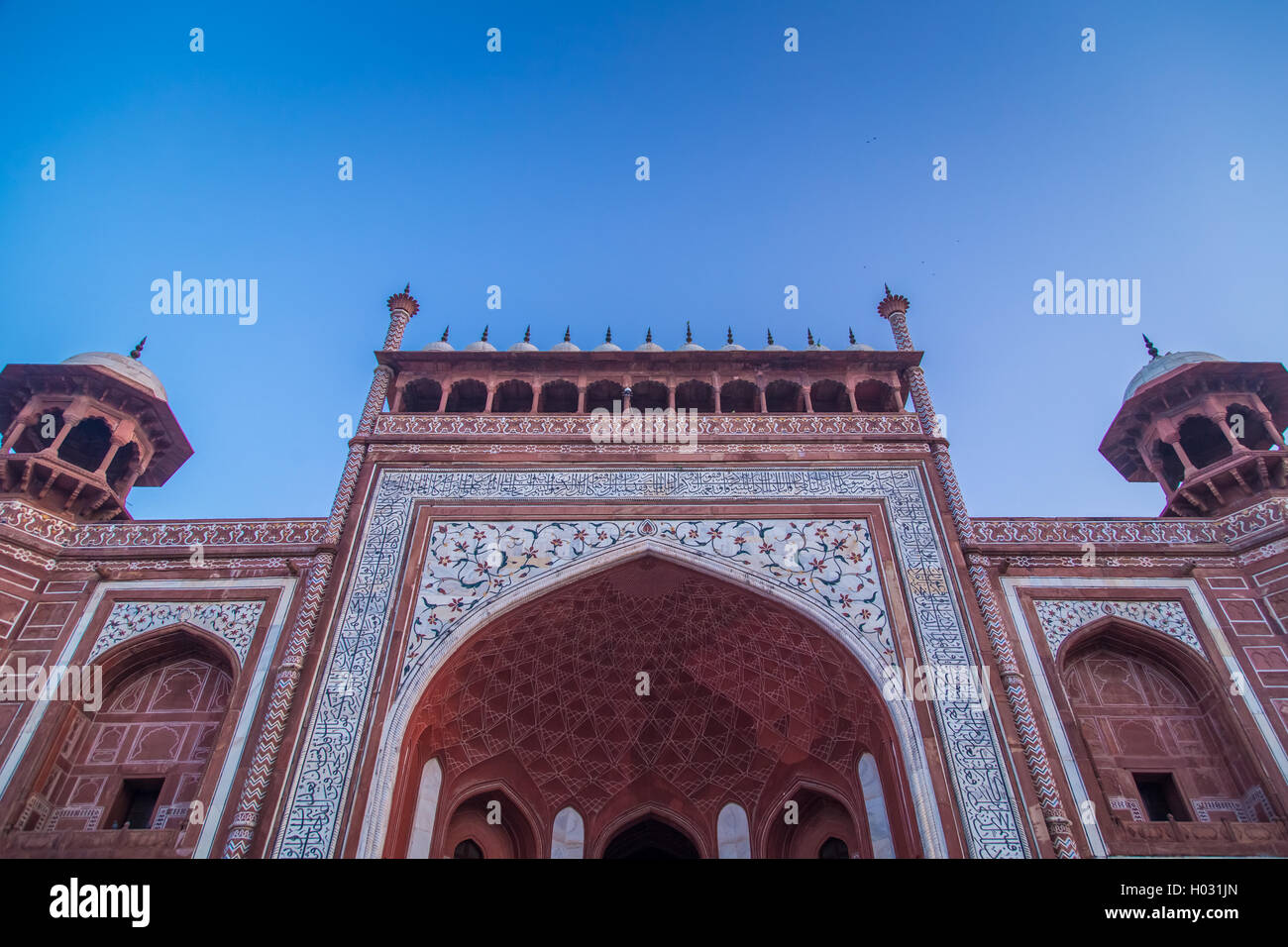 Partie supérieure de grande porte près de Taj Mahal. Côté sud. Banque D'Images