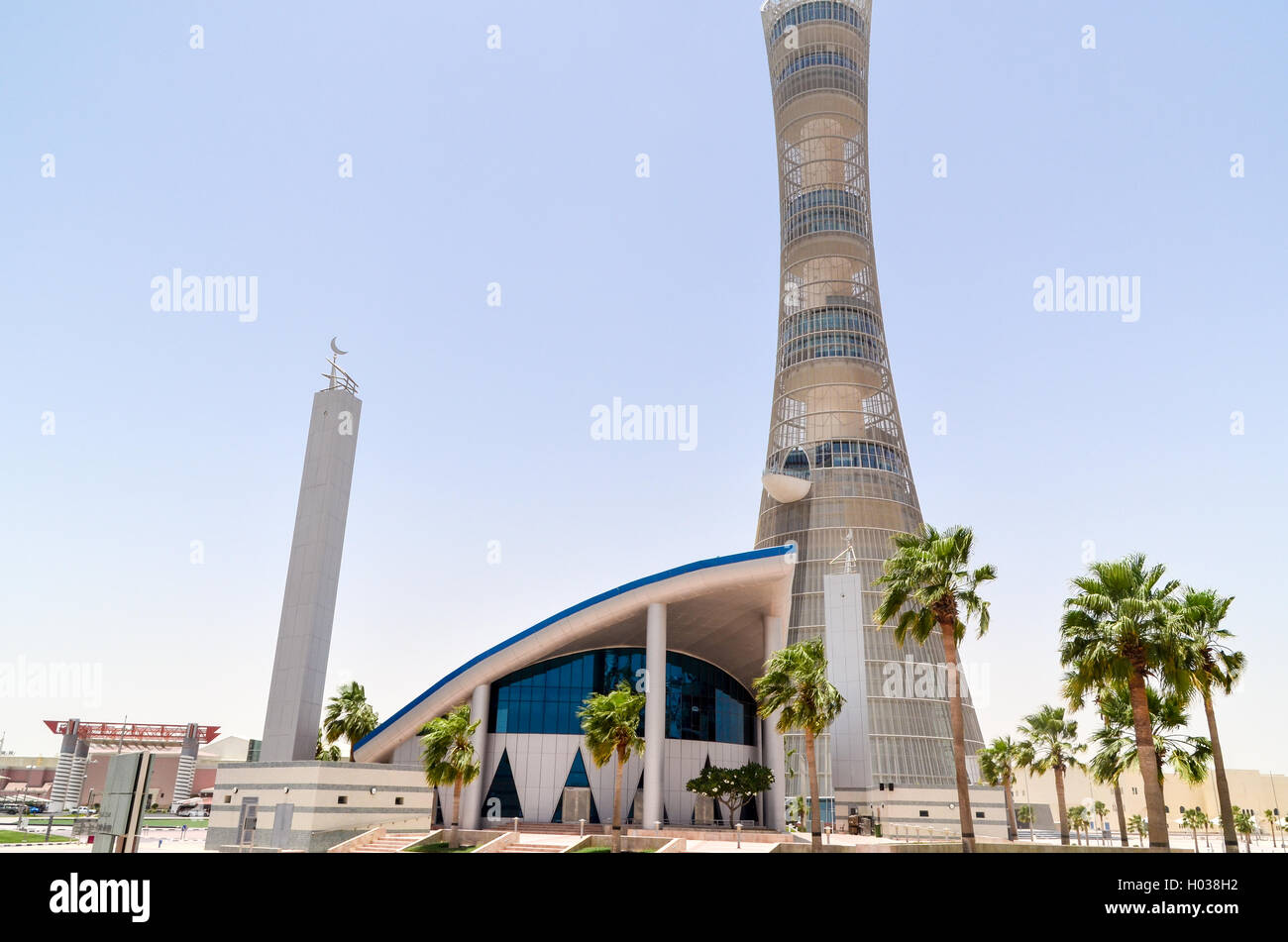 Mosquée aspire, en face de la Torch Doha, Qatar Banque D'Images