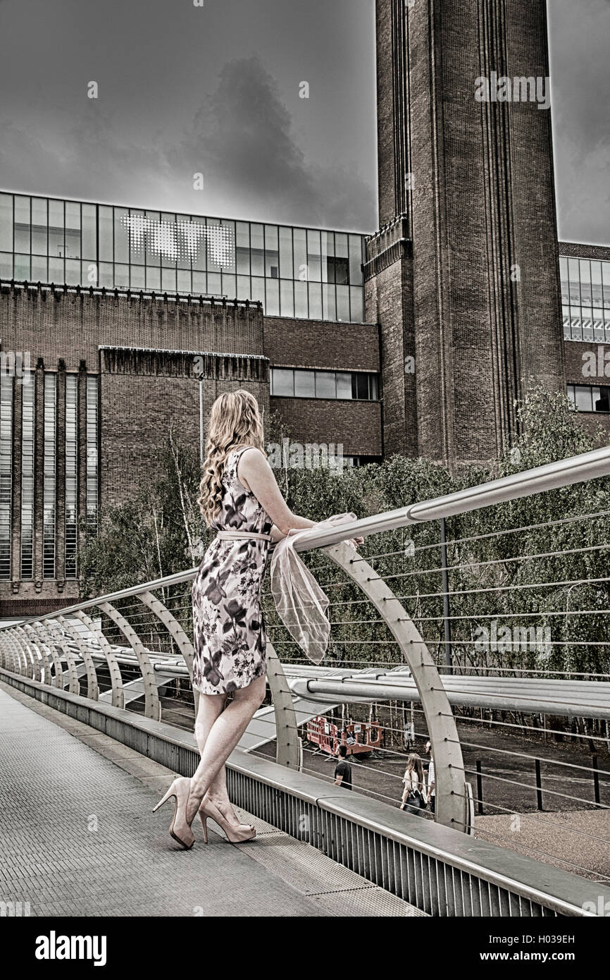 Le Millennium Bridge et la Tate Modern Banque D'Images