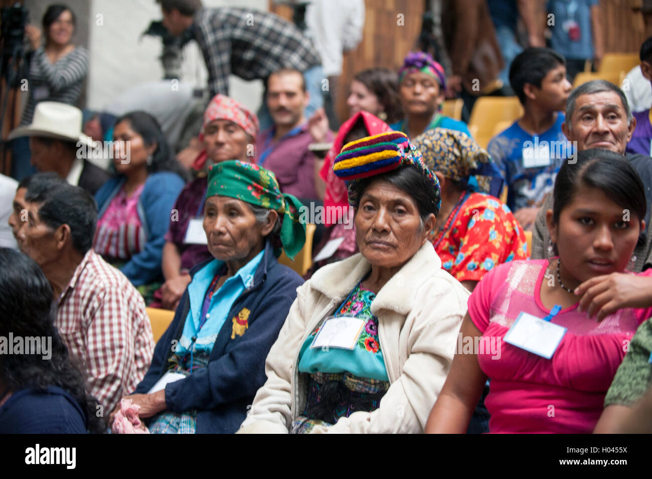Les Mayas dans la salle d'audience pour l'ex-dictateur guatémaltèque Efrain Rios Montt, procès de génocide au Guatemala City, mars 2013. Banque D'Images