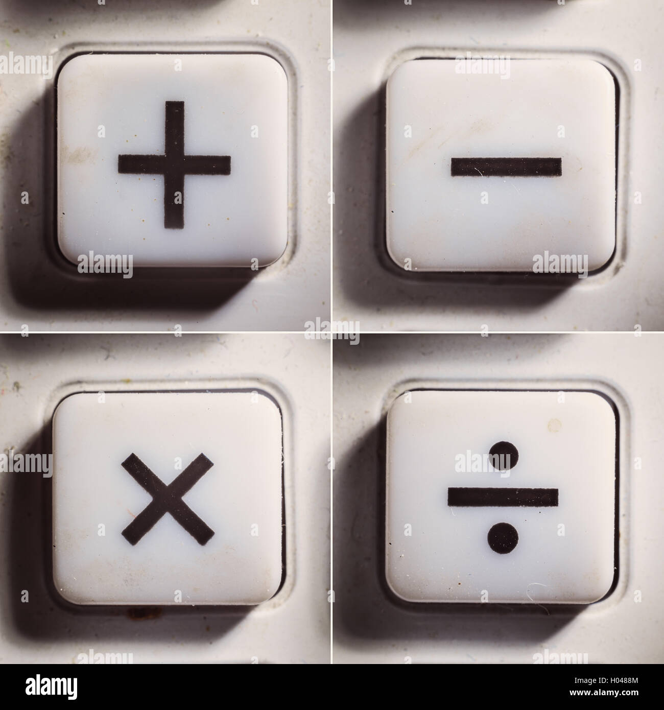 Ensemble de boutons d'une vieille calculatrice, symboles d'opérations mathématiques de base. Banque D'Images
