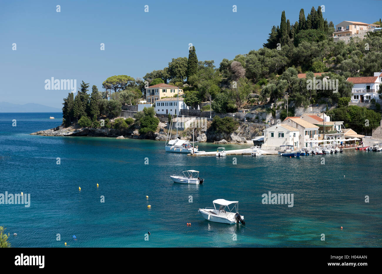 Le port pittoresque de Loggos sur Paxos, îles Ioniennes, îles grecques, Grèce, Europe Banque D'Images