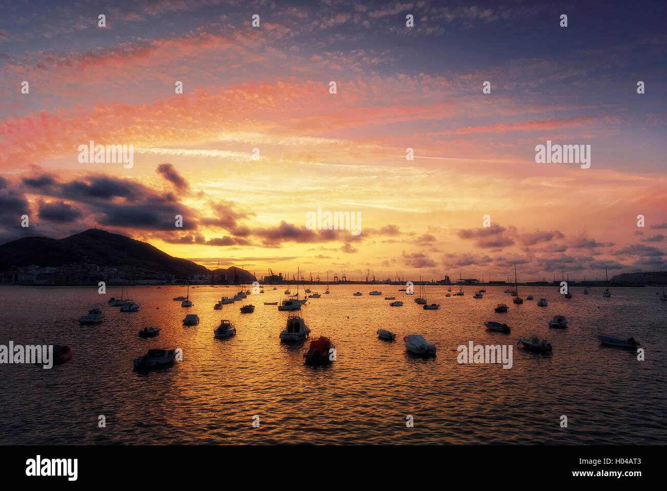 Bateaux dans la soirée à Getxo Banque D'Images
