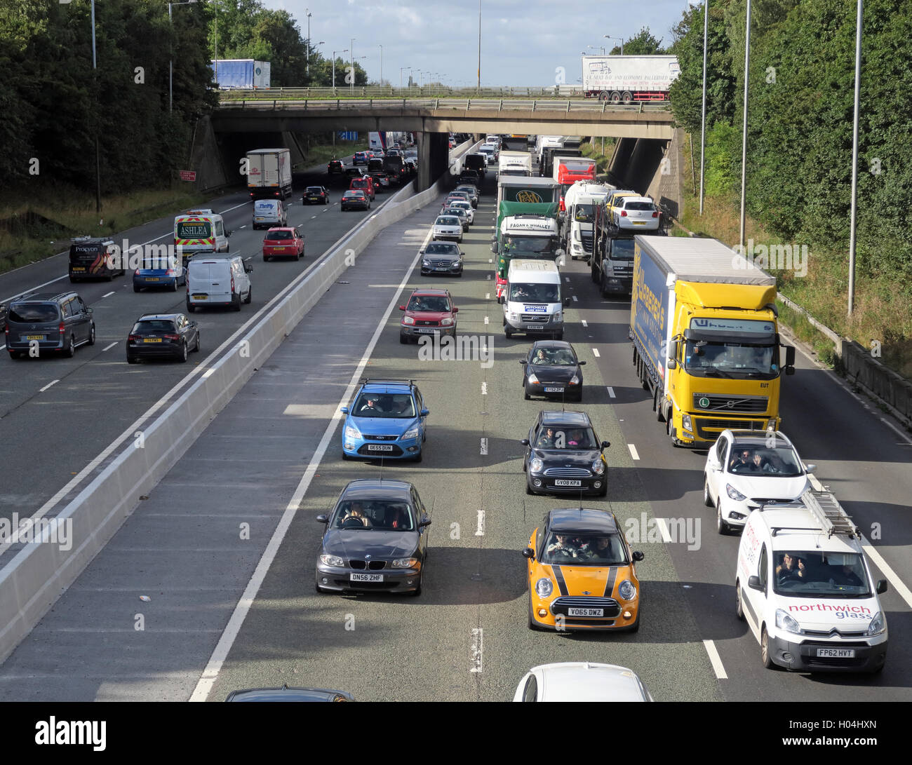 La congestion du trafic, embouteillages sur l'autoroute M6, Warrington, Cheshire, Angleterre, Royaume-Uni Banque D'Images