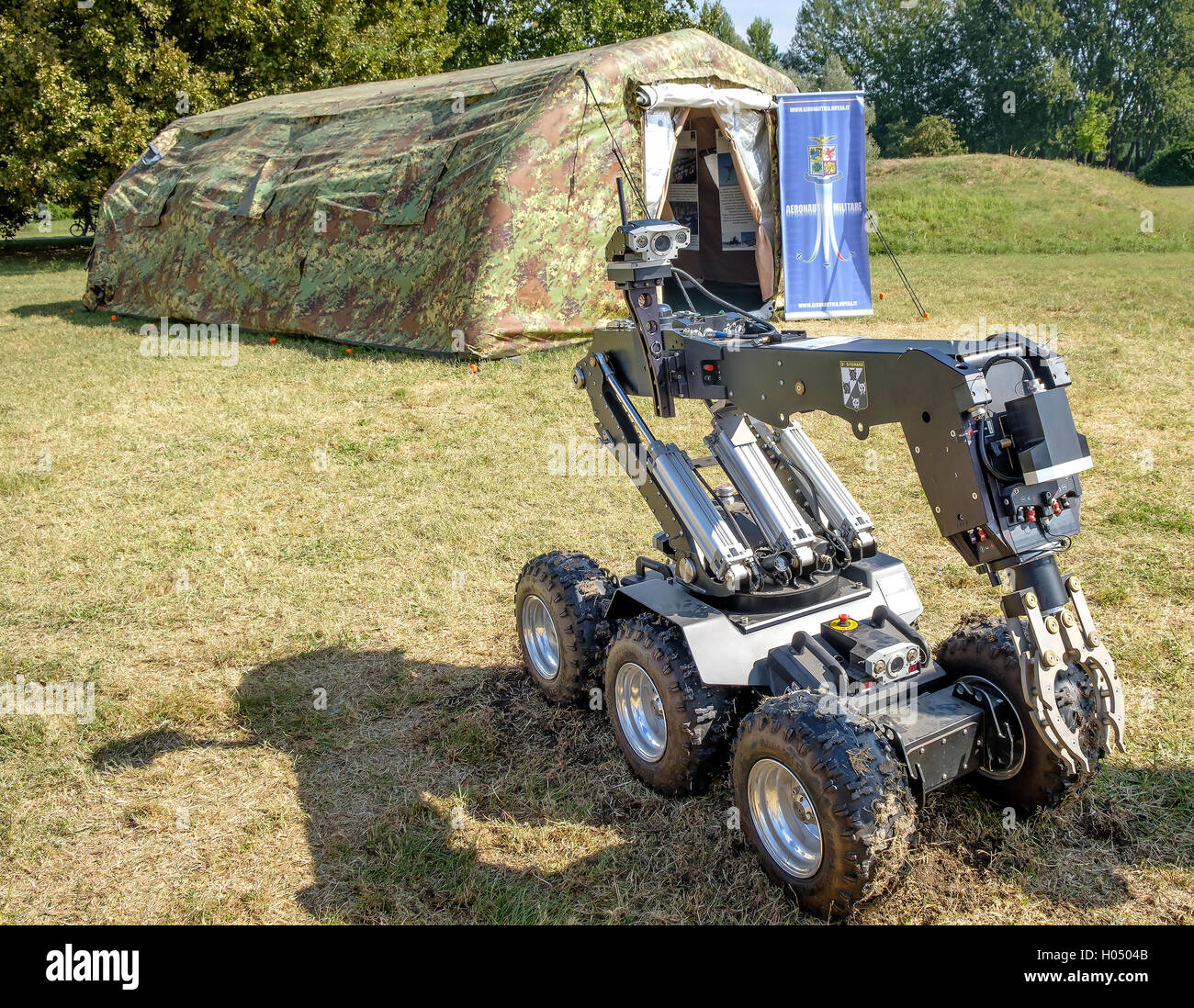 Robot de neutralisation de bombes rideau vert militaire de l'unité Banque D'Images Robot de neutralisation de bombes rideau vert militaire de l'unité Banque D'Images