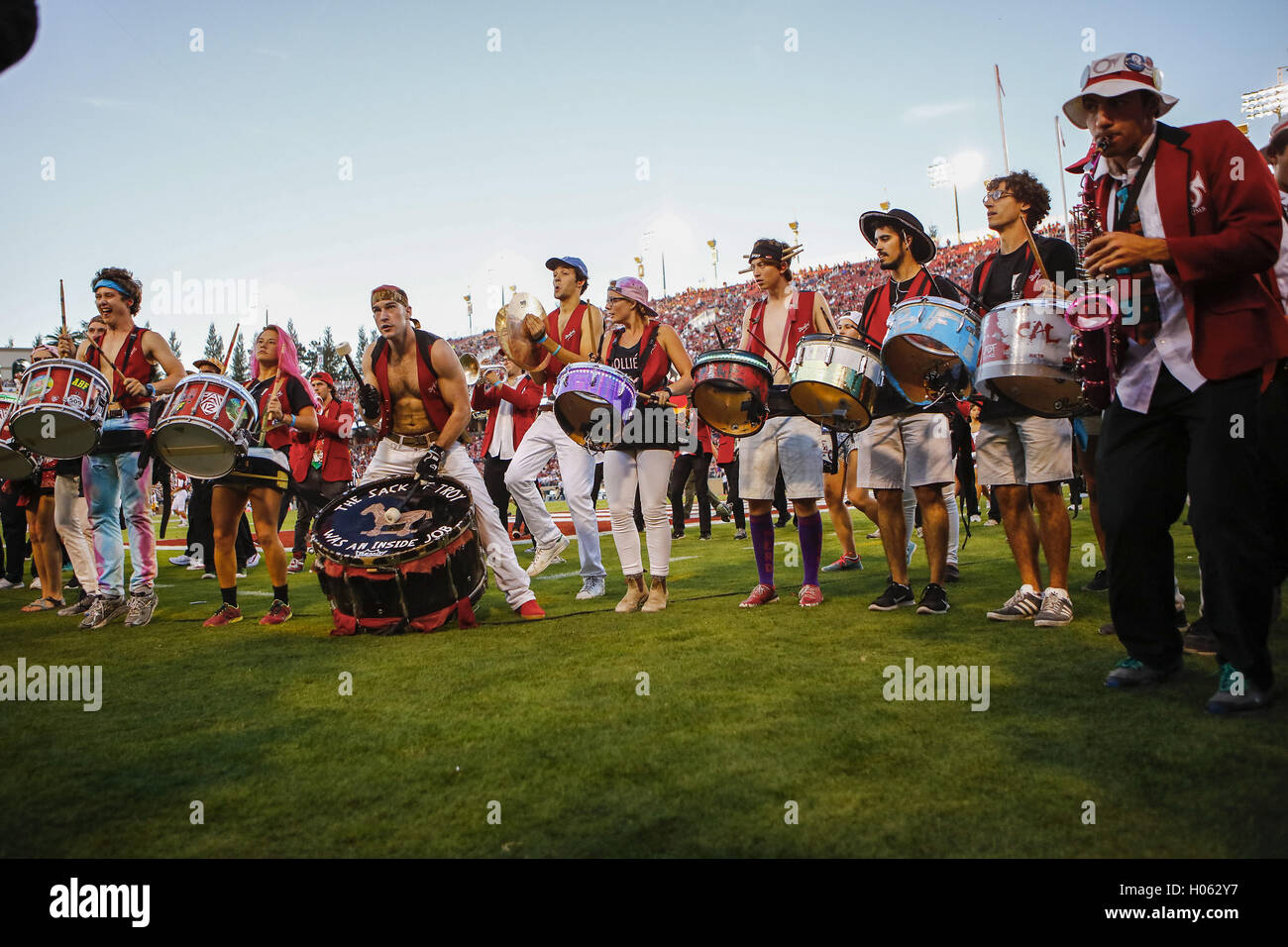 Palo Alto, Californie, USA. 17 Sep, 2016. Le Stanford groupe jouant au cours de NCAA football à l'Université de Stanford, d'action avec les USC Trojans visiter le Stanford Cardinal. Stanford a gagné le match, 27-10. © Seth Riskin/ZUMA/Alamy Fil Live News Banque D'Images
