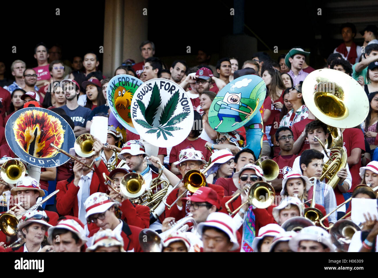Palo Alto, Californie, USA. 17 Sep, 2016. L'irrévérencieux Stanford band joue pendant un délai d'action en NCAA football à l'Université de Stanford, avec les USC Trojans visiter le Stanford Cardinal. Stanford a gagné le match, 27-10. © Seth Riskin/ZUMA/Alamy Fil Live News Banque D'Images