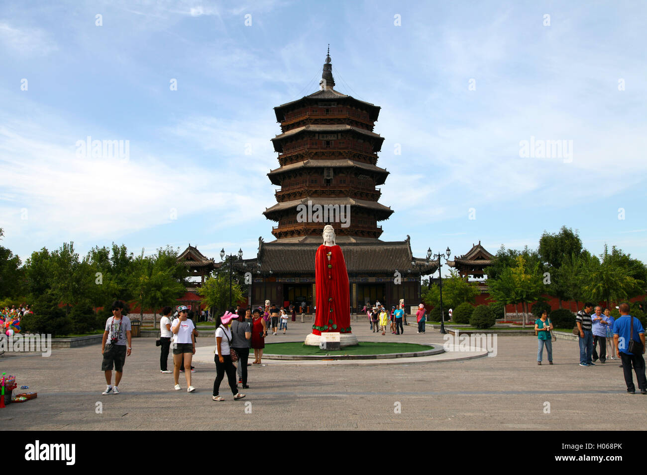 Shuozhou, Shuozhou, Chine. 20 Sep, 2016. Shuozhou, CHINE-Septembre 19 2016 : ?(EDITORIAL ?utiliser ?SEULEMENT. ?CHINE ?OUT) pagode en bois de Yingxian.dans le comté de Shuozhou, au nord de la Chine Â.s dans la province du Shanxi. Le vrai nom de la pagode, situé dans le palais de Fogong Bouddha (Temple) dans l'angle nord-ouest de la ville du comté de Yingxian, Pagode Sakyamuni est. Depuis il a été construit entièrement en bois, il a été populairement connu comme la pagode en bois de Yingxian County. L'article 67,31 mètres de haut, c'est la seule grande pagode en bois en Chine et également le plus haut parmi les bâtiments en bois de la wor Banque D'Images