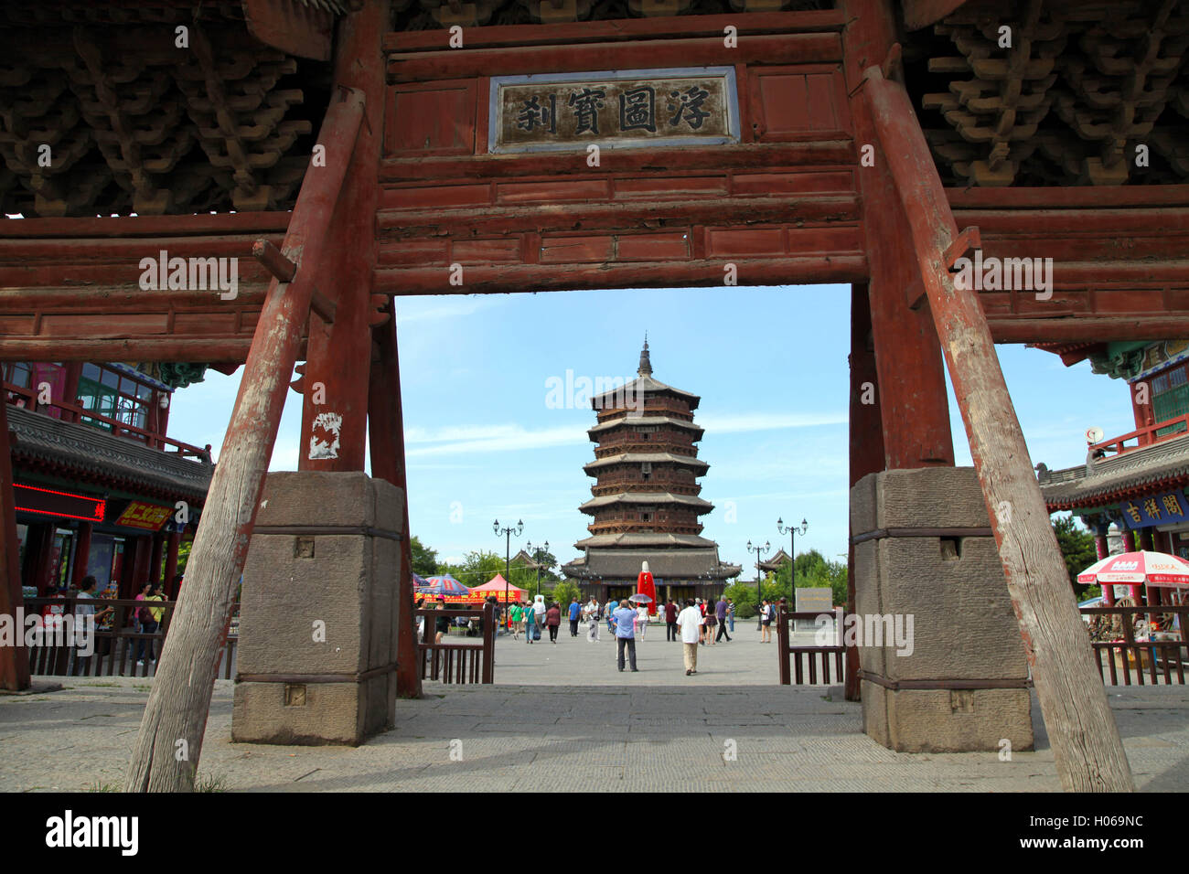 Shuozhou, Shuozhou, Chine. 20 Sep, 2016. Shuozhou, CHINE-Septembre 19 2016 : ?(EDITORIAL ?utiliser ?SEULEMENT. ?CHINE ?OUT) pagode en bois de Yingxian.dans le comté de Shuozhou, au nord de la Chine Â.s dans la province du Shanxi. Le vrai nom de la pagode, situé dans le palais de Fogong Bouddha (Temple) dans l'angle nord-ouest de la ville du comté de Yingxian, Pagode Sakyamuni est. Depuis il a été construit entièrement en bois, il a été populairement connu comme la pagode en bois de Yingxian County. L'article 67,31 mètres de haut, c'est la seule grande pagode en bois en Chine et également le plus haut parmi les bâtiments en bois de la wor Banque D'Images