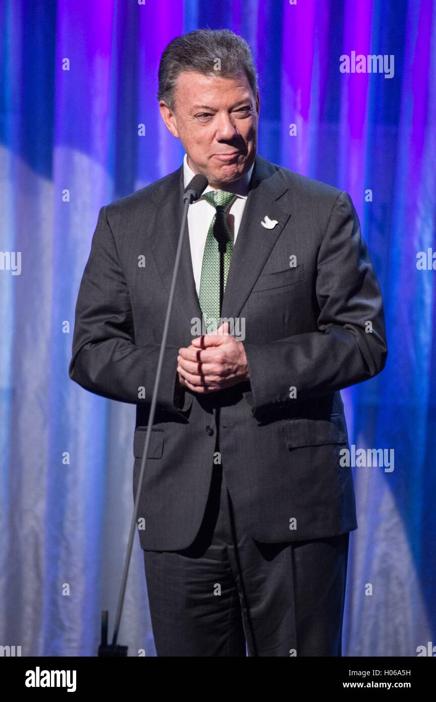 New York, NY, USA. 19 Sep, 2016. Juan Manuel Santos Calderon aux arrivées pour la 10e édition de la Clinton Global Citizen Awards, Sheraton New York Times Square Hotel, New York, NY Le 19 septembre 2016. Crédit : Steven Ferdman/Everett Collection/Alamy Live News Banque D'Images