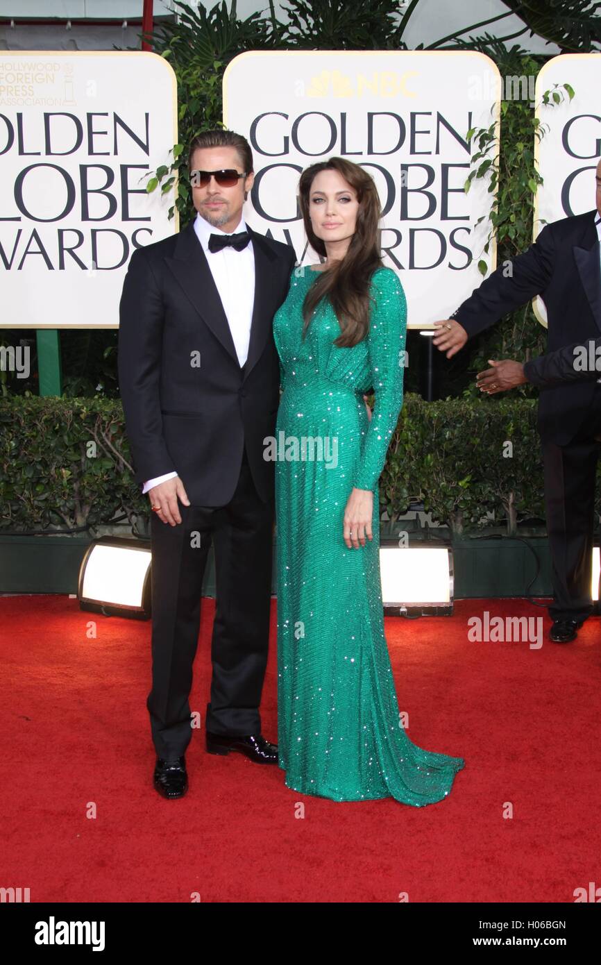 Beverly Hills, Los Angeles, USA. 16 janvier, 2011. L'acteur américain Brad Pitt et son épouse, l'actrice Angelina Jolie arrive à la 68e Golden Globe Awards présenté par la Hollywood Foreign Press Association à l'hôtel Beverly Hilton à Beverly Hills, Los Angeles, USA, 16 janvier 2011. Photo : Louis Garcia | Verwendung weltweit/photo de l'alliance/dpa/Alamy Live News Banque D'Images