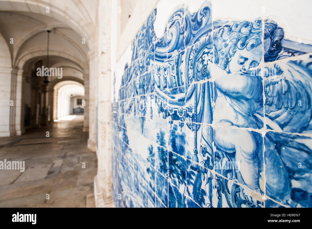 Des murs couverts de tuiles sur Azelejo beautuful affichage à l'Azulejo National Museum à Lisbonne, Portugal, Europe Banque D'Images