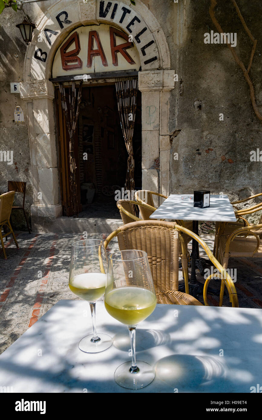 Dans le bar Vitelli hill ville de Savoca est un emplacement dans le parrain, Sicile, Italie, Europe Banque D'Images