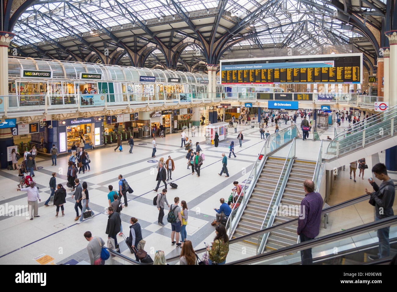 Intérieur de la station Liverpool Street, Londres, Angleterre, Royaume-Uni. L'Europe Banque D'Images