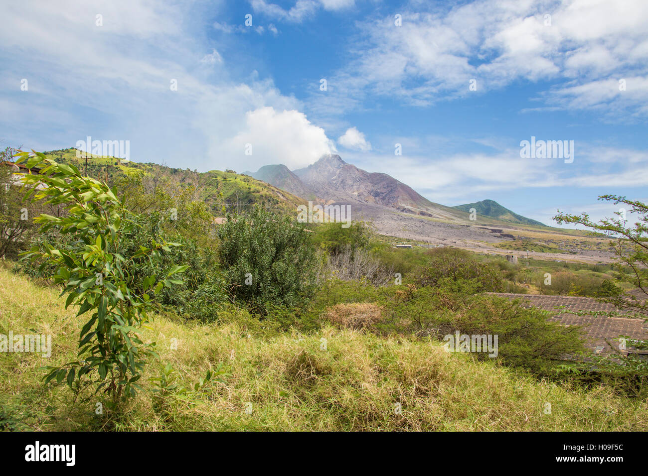 Vue de la brume sur le pic du volcan de la Soufrière, Montserrat, les îles sous le vent, Petites Antilles, Antilles Banque D'Images