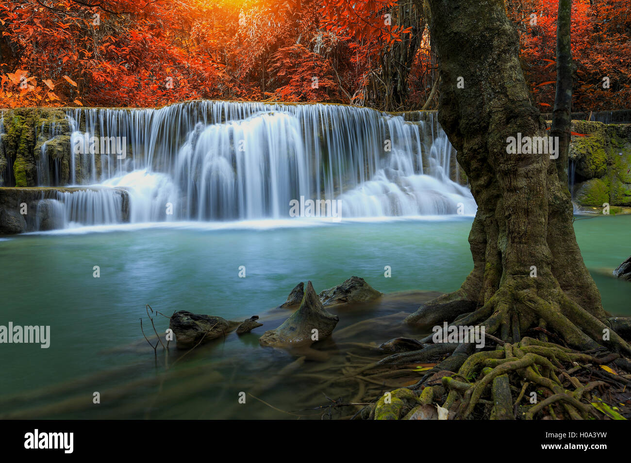 Cascade de Huay mae khamin en Thaïlande le saison d'automne Banque D'Images