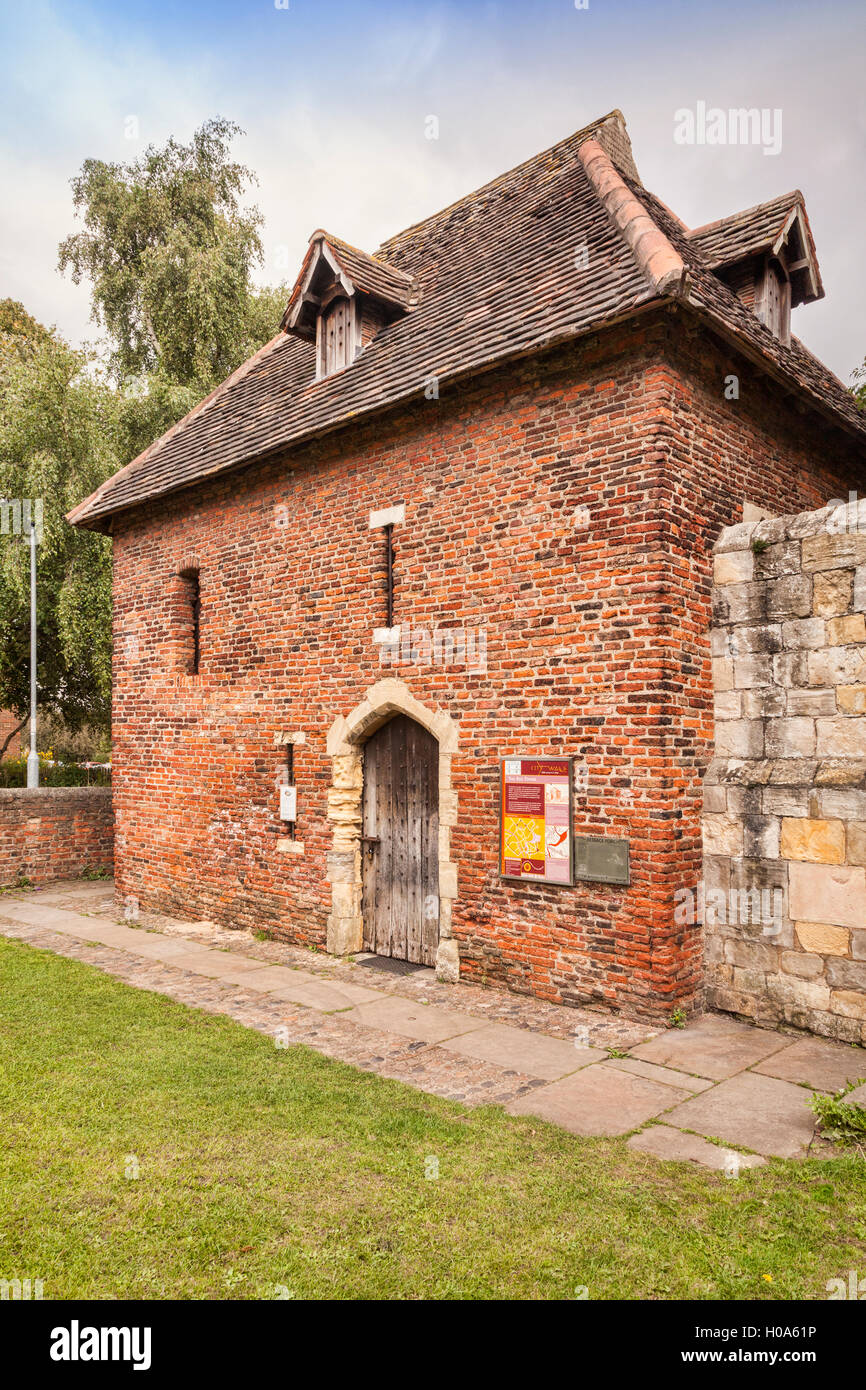 La tour rouge, une partie des anciens murs de la ville de York, North Yorkshire, Angleterre, Royaume-Uni. Banque D'Images