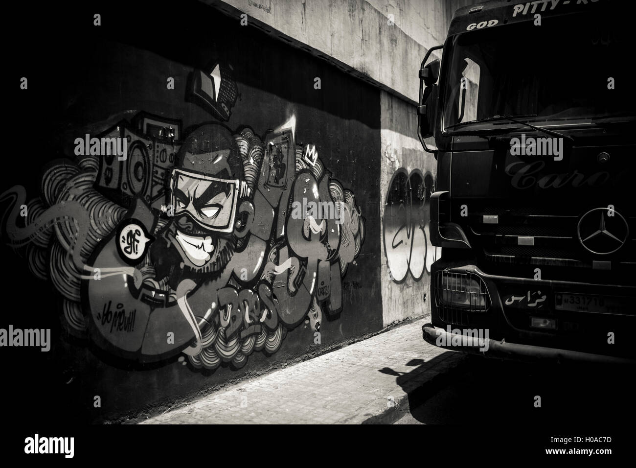 Les graffitis à Beyrouth - 10/06/2016 - Liban / Beyrouth - Geitawi, Beyrouth, juin 2016. Graffiti par Wyte. (Sur le mur en hommage à meuh.) - Bilal Tarabey / Le Pictorium Banque D'Images