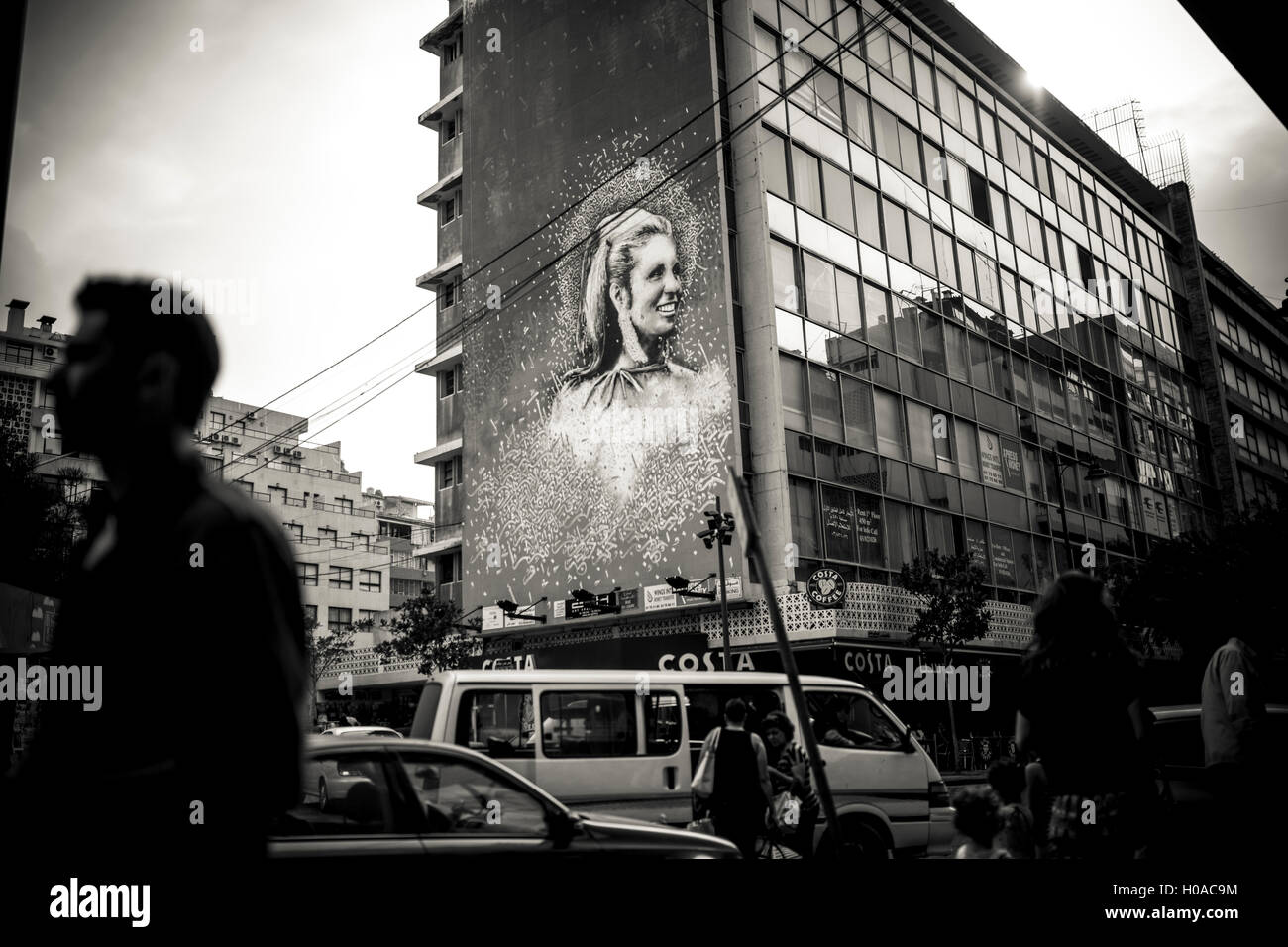 Les graffitis à Beyrouth - 10/09/2015 - Liban / Beyrouth - Hamra, Beyrouth, septembre 2015. Chanteuse libanaise Sabah par Yazan Halwani. - Bilal Tarabey / Le Pictorium Banque D'Images