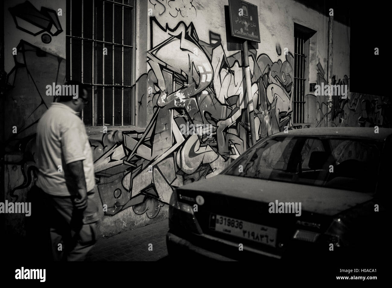 Les graffitis à Beyrouth - 10/08/2015 - Liban / Beyrouth - Gemayze, Beyrouth, août 2015. L'artiste graffiti français de renommée mondiale Reso. - Bilal Tarabey / Le Pictorium Banque D'Images