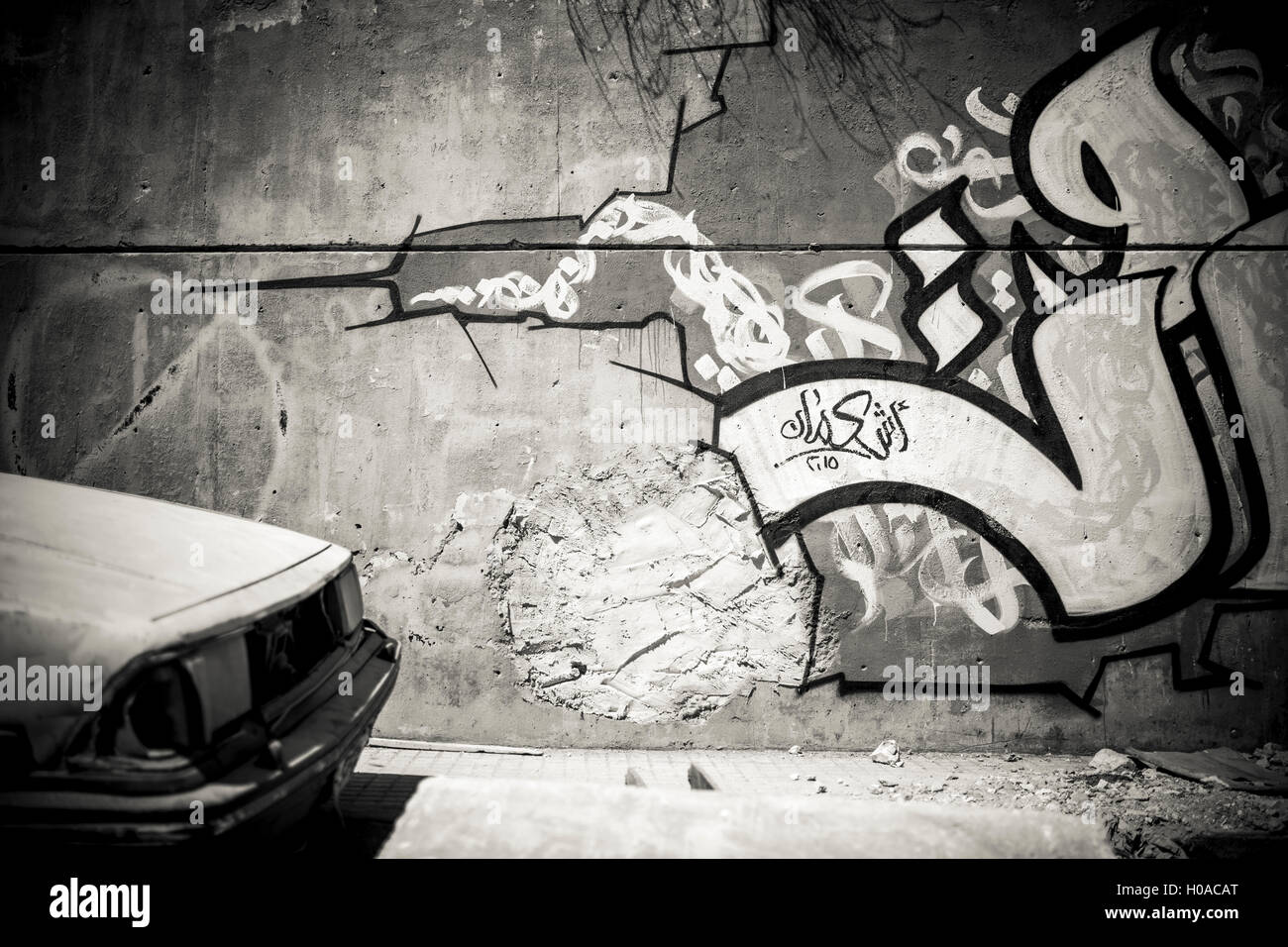 Les graffitis à Beyrouth - 10/08/2015 - Liban / Beyrouth - Mar Mikhail, Beyrouth, août 2015. Détail d'un mur par des libanais graffiti montréalais pe3alim. L'un des rares qui ne le graffiti avec lettres arabes. (Mur recouvert par la municipalité en 2016). - Bilal Tarabey / Le Pictorium Banque D'Images