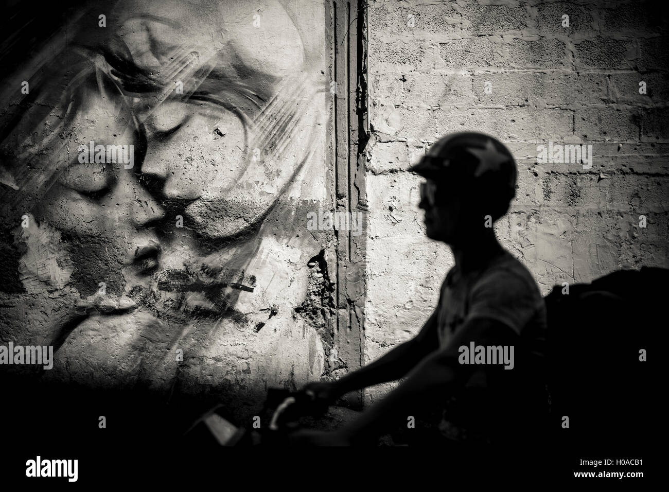 Les graffitis à Beyrouth - 10/08/2015 - Liban / Beyrouth - Mar Mikhail, Beyrouth, août 2015. Un mur par Dubaï basée en Nouvelle-Zélande street artist Gary Yong. - Bilal Tarabey / Le Pictorium Banque D'Images